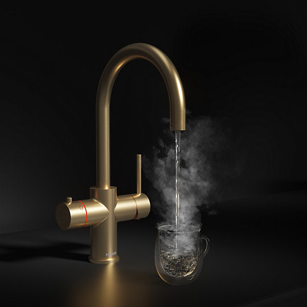 4‑in‑1 kitchen tap brushed brass – front view of HB KoGE kitchen mixer tap with swan spout in brushed brass finish